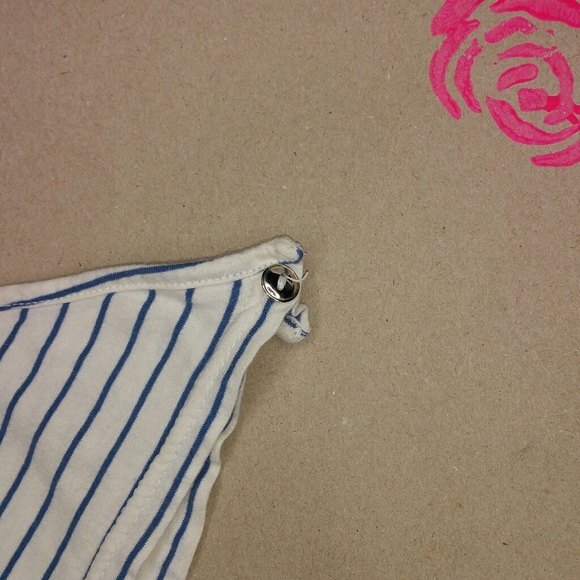 Guess Jeans Blue & White Cold Shoulder T Shirt M - Picture 9 of 10